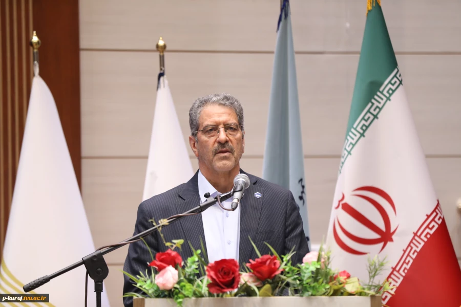 رئیس دانشگاه ملی مهارت در آیین افتتاحیه سومین همایش ملی مهارت‌افزایی، هدایت شغلی و صلاحیت حرفه‌ای در آموزش عالی کشور:

جامعه امروز نیازمند تبدیل دانش به توانایی است/ ناترازی بین مدرک و مهارت چالشی مهم در کشور است و چاره آن تربیت تکنیسین‌ توانمند است 2