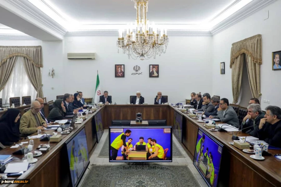 درنهمین جلسه شورای عالی آموزش و تربیت فنی، حرفه‌ای و مهارتی به ریاست دکتر عارف معاون اول رئیس جمهور؛

اهداف و برنامه‌های دانشگاه ملی مهارت در عرصه‌های داخلی و خارحی توسط دکتر زمانی تشریح شد. 2