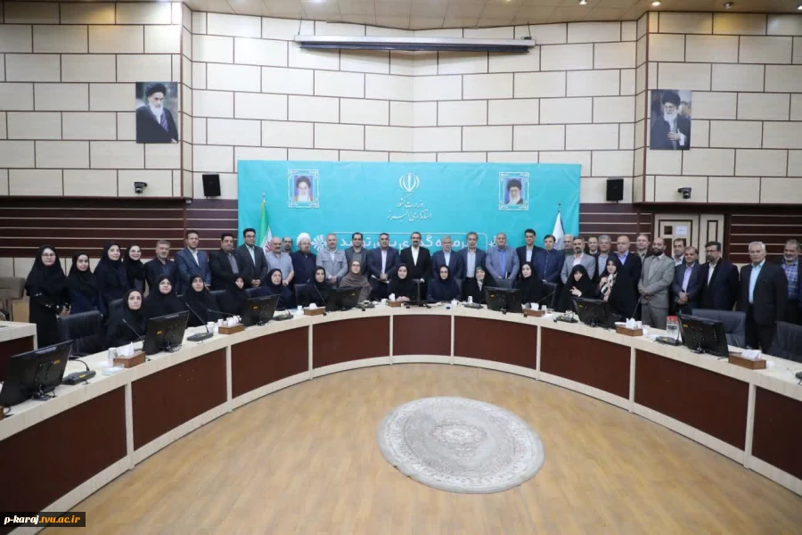 حضور ریاست دانشگاه ملی مهارت واحد استانی البرز در یازدهمین نشست «همه با هم برای ایران» که با حضور مشاور سیاسی رئیس‌جمهوری، استاندار و معاون و مدیران سیاسی استانداری البرز و جمعی از اساتید دانشگاه‌ها باعنوان( از سیاست تا جامعه؛ همگرایی دانشگاه و دولت در ال