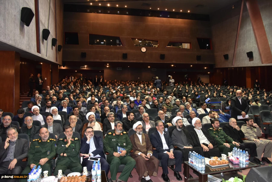 با حضور مقامات کشوری، لشکری، خانواده‌های معظم شهدا و دانشجویان برگزار شد؛

آیین گرامی‌داشت سالگرد شهادت سرلشکر شهید حسن طهرانی مقدم و یادواره ۳۱۱ دانشجوی شهید دانشگاه ملی مهارت 2