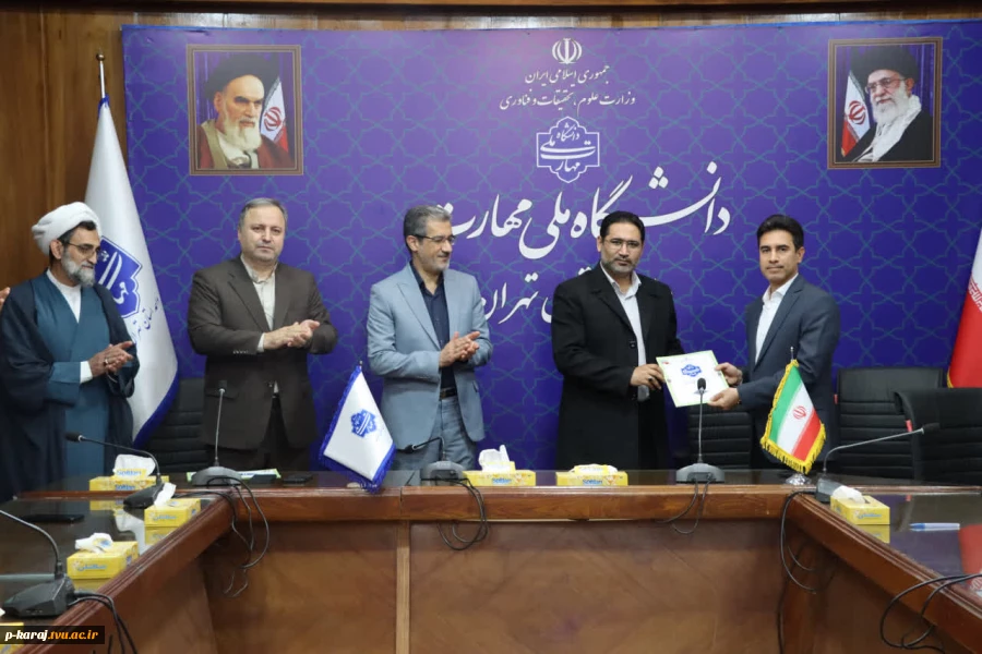 با حضور معاون آموزشی، معاون فرهنگی و دانشجویی و مسئول نهاد مقام معظم رهبری(مدظله) در دانشگاه ملی مهارت کشور؛

مراسم تکریم و معارفه سرپرست دانشگاه ملی مهارت واحد استانی تهران و دانشکده فنی انقلاب اسلامی برگزار شد 2